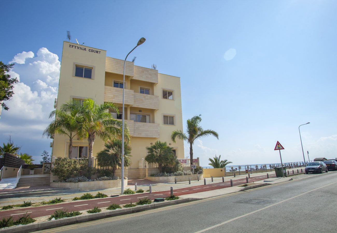 Apartment in Larnaca - Mackenzie Eftyhia Beachfront Suite