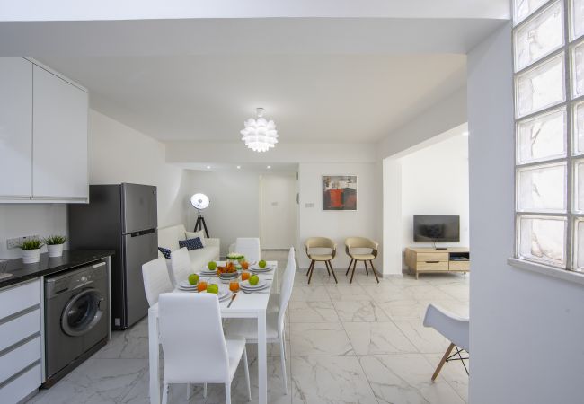 Apartment in Larnaca - Larnaca Finikoudes Suite 405