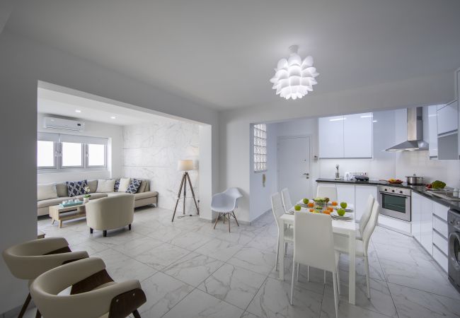 Apartment in Larnaca - Larnaca Finikoudes Suite 405