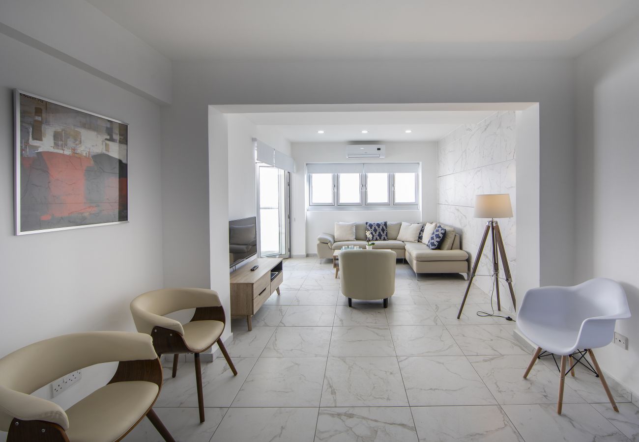 Apartment in Larnaca - Larnaca Finikoudes Suite 405