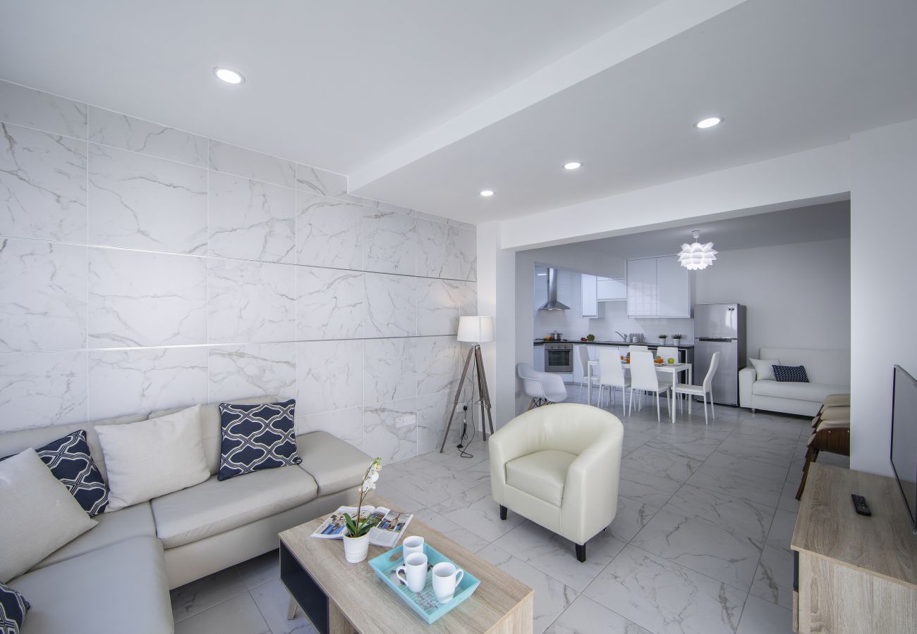 Apartment in Larnaca - Larnaca Finikoudes Suite 405