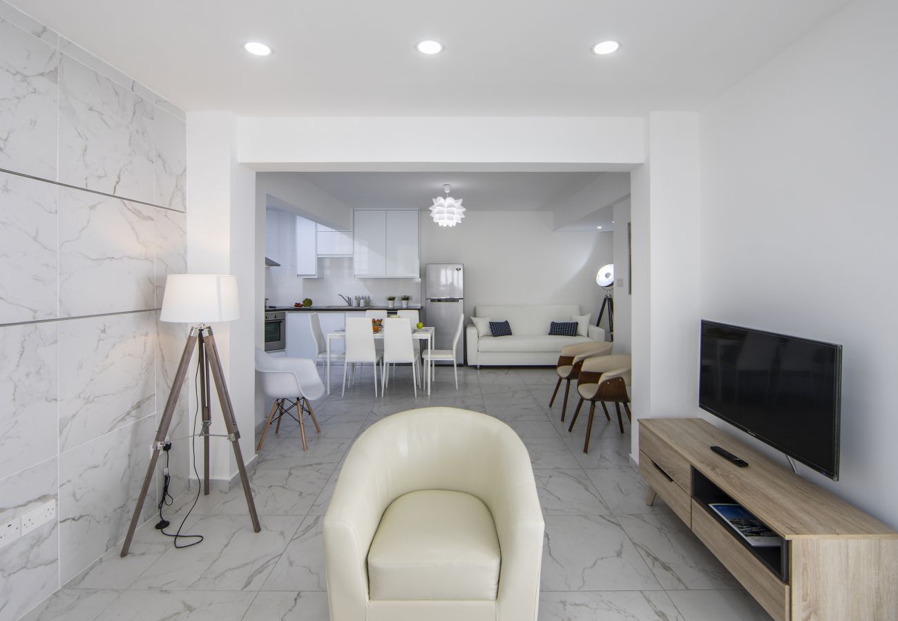 Apartment in Larnaca - Larnaca Finikoudes Suite 405