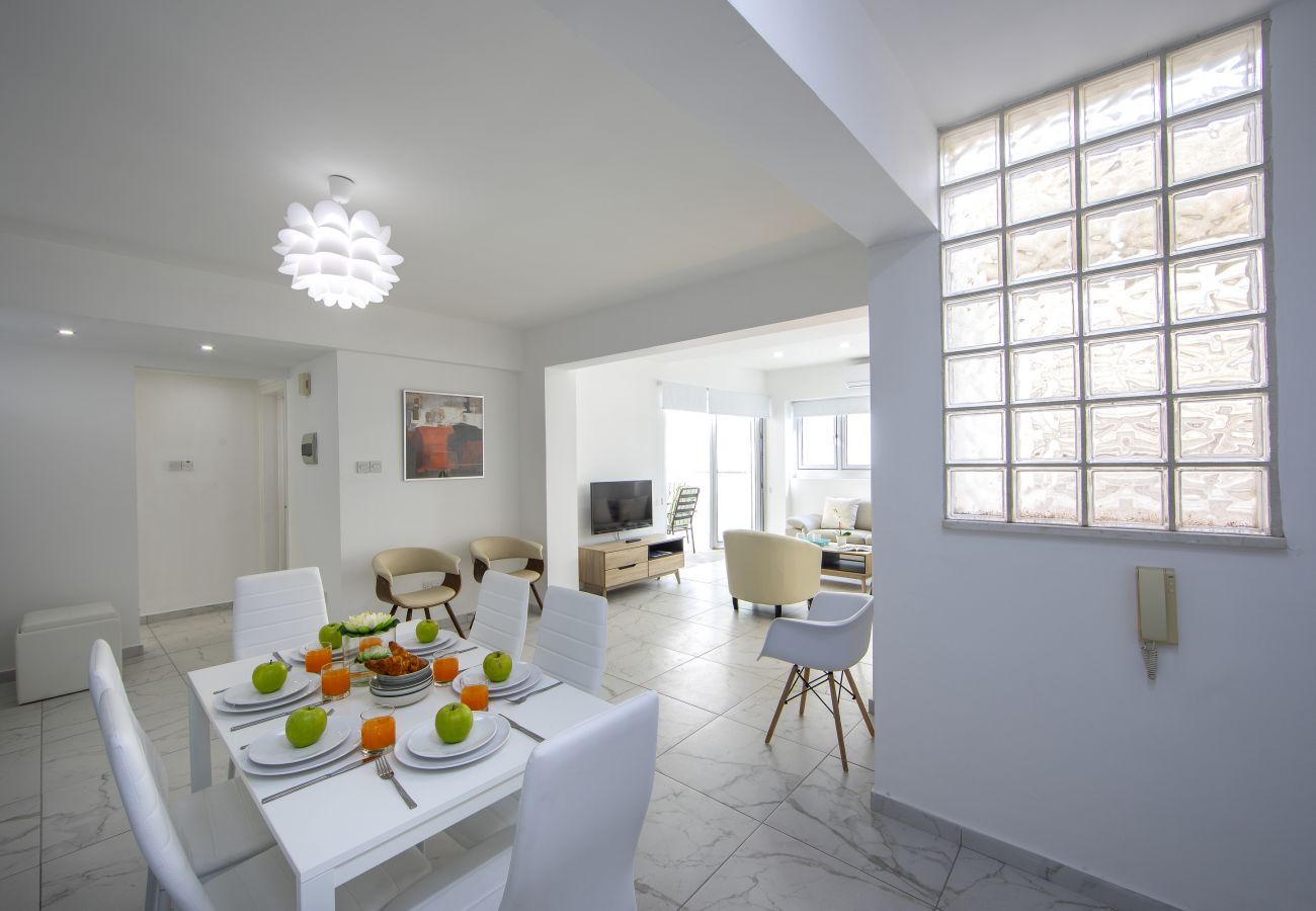 Apartment in Larnaca - Larnaca Finikoudes Suite 405