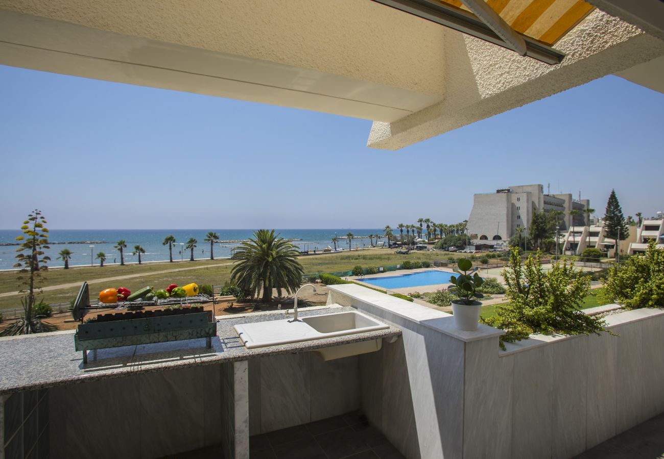 Apartment in Larnaca - Lordos Sunshore Beachfront Suite