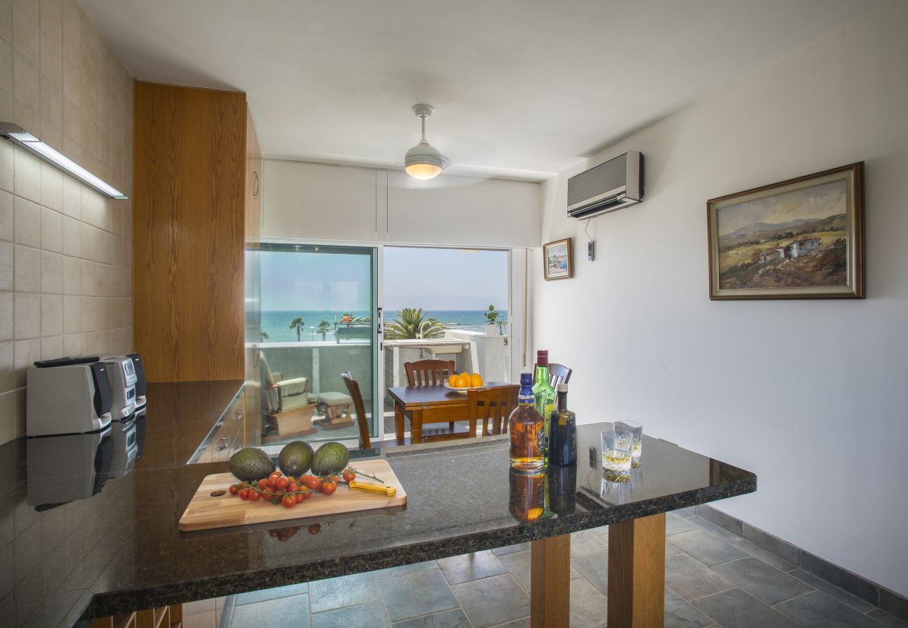 Apartment in Larnaca - Lordos Sunshore Beachfront Suite