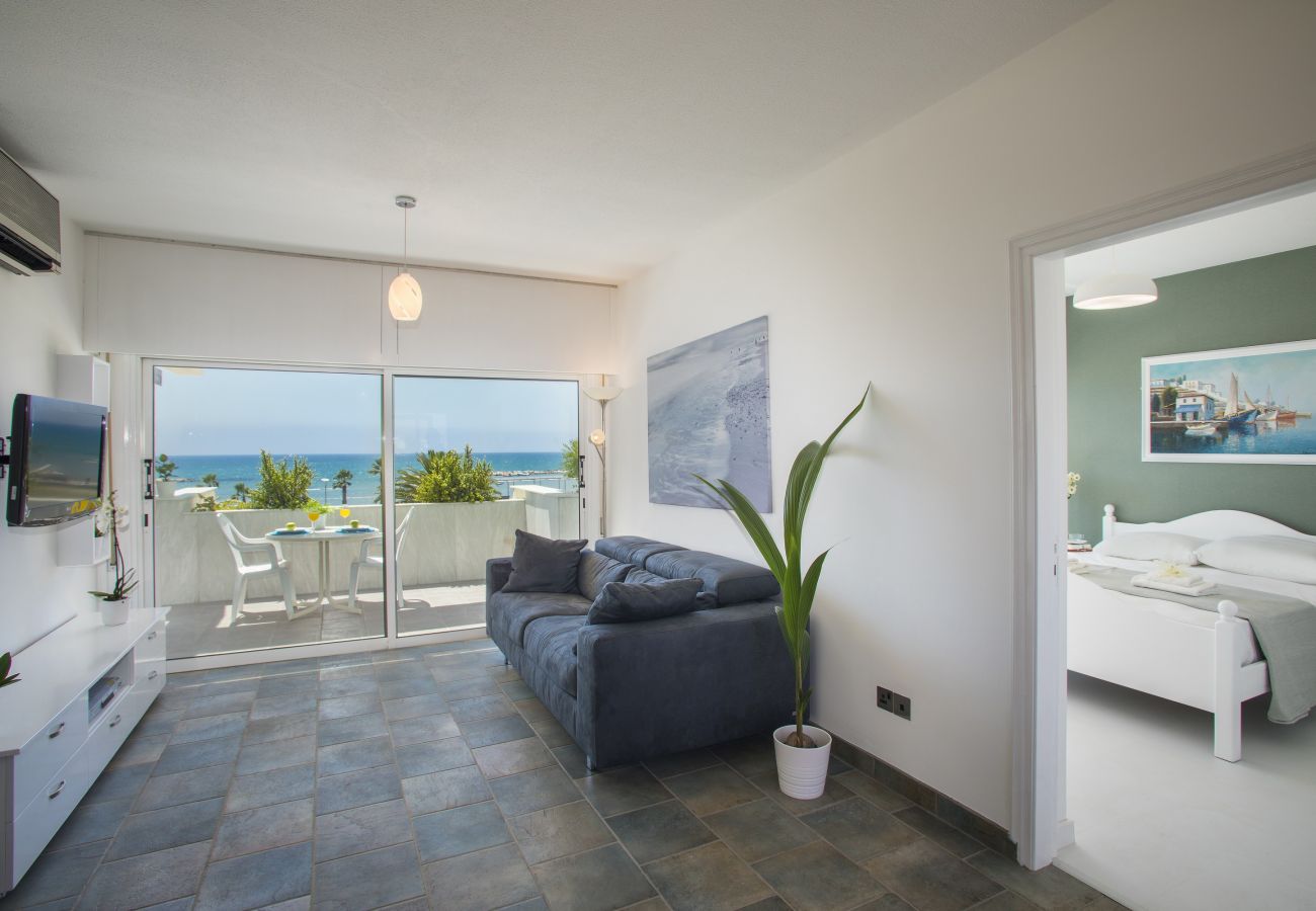 Apartment in Larnaca - Lordos Sunshore Beachfront Suite