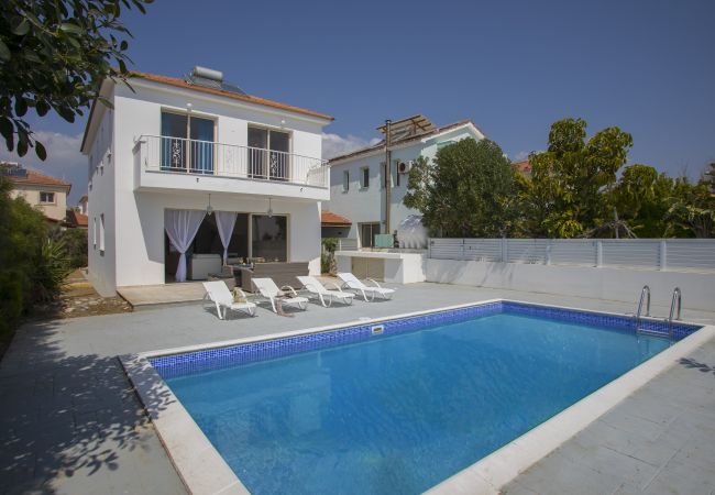 Villa in Larnaca - Mazotos Seaview Villa Iris