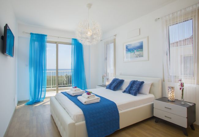 Villa in Larnaca - Mazotos Seaview Villa Iris