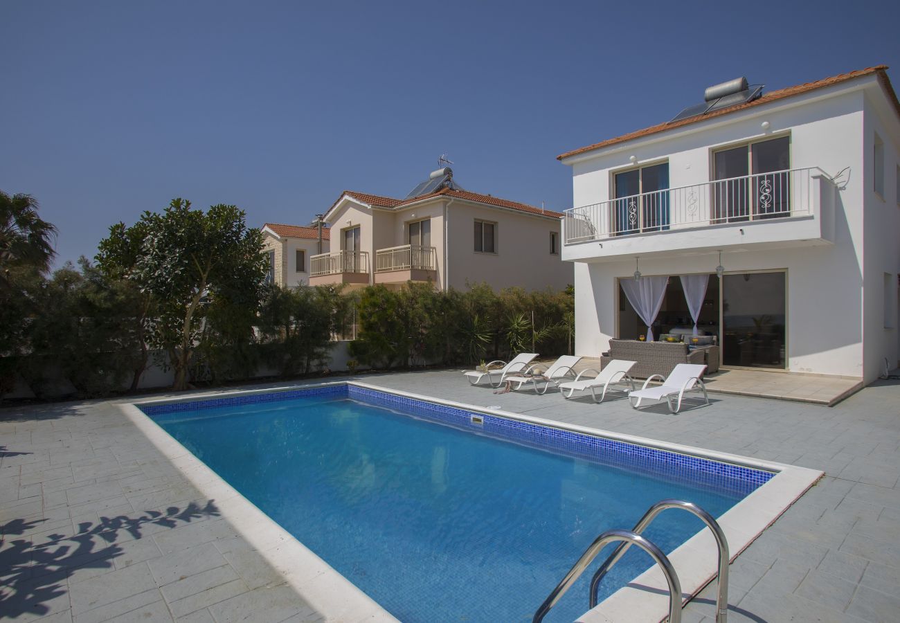 Villa in Larnaca - Mazotos Seaview Villa Iris