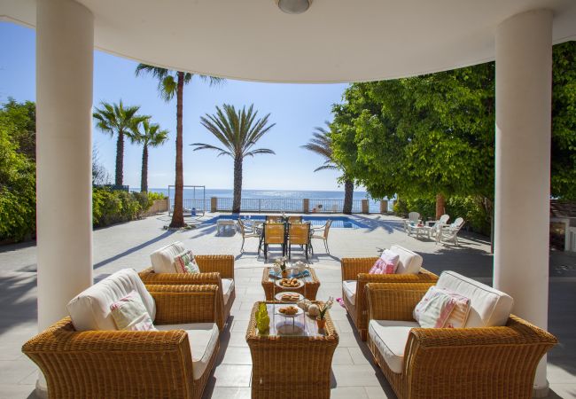 Villa/Dettached house in Larnaca - Sunset Beachfront Villa Meneou