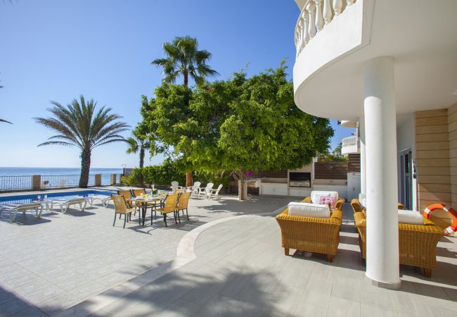 Villa in Larnaca - Sunset Beachfront Villa Meneou