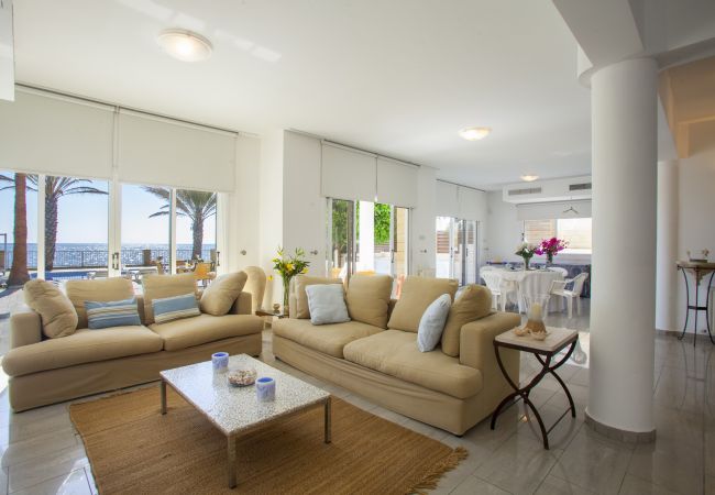 Villa in Larnaca - Sunset Beachfront Villa Meneou