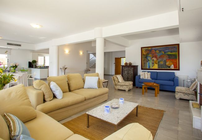 Villa in Larnaca - Sunset Beachfront Villa Meneou