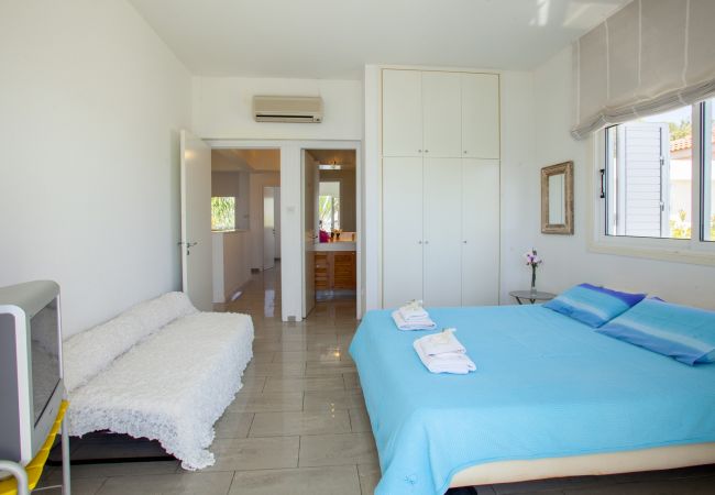 Villa in Larnaca - Sunset Beachfront Villa Meneou