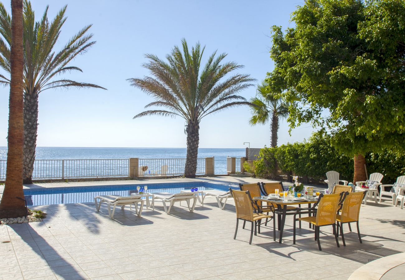 Villa in Larnaca - Sunset Beachfront Villa Meneou