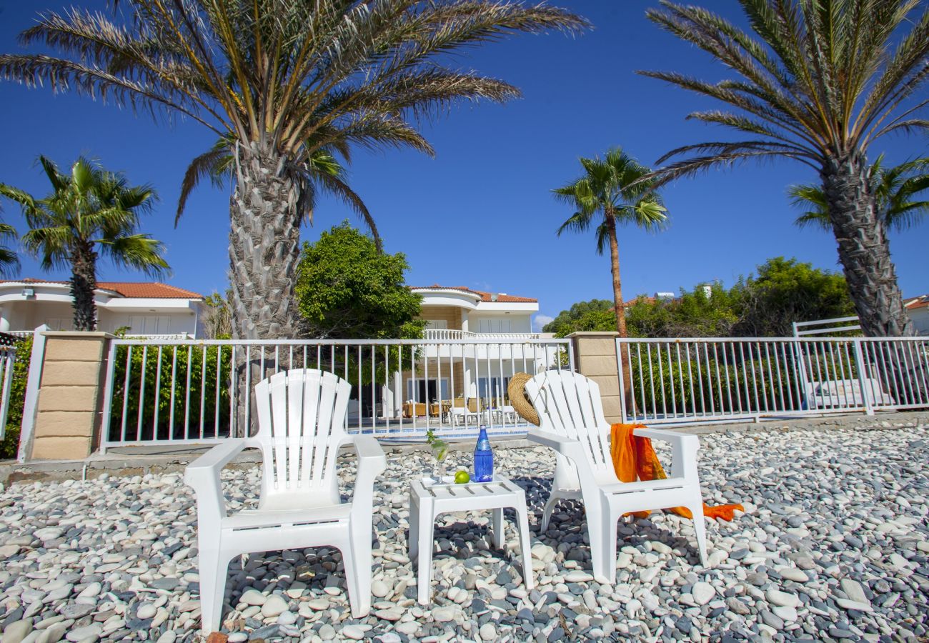 Villa in Larnaca - Meneou Sunset Beachfront Villa