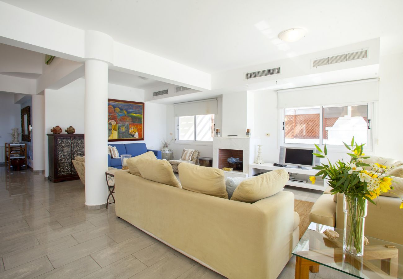 Villa in Larnaca - Meneou Sunset Beachfront Villa