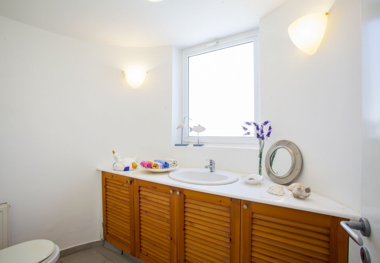 Villa in Larnaca - Meneou Sunset Beachfront Villa