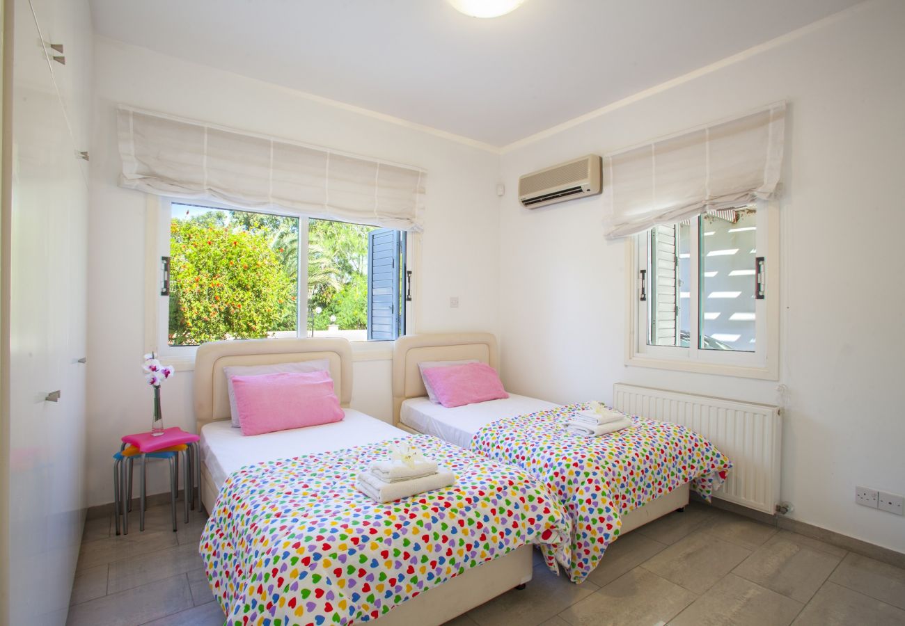 Villa in Larnaca - Meneou Sunset Beachfront Villa
