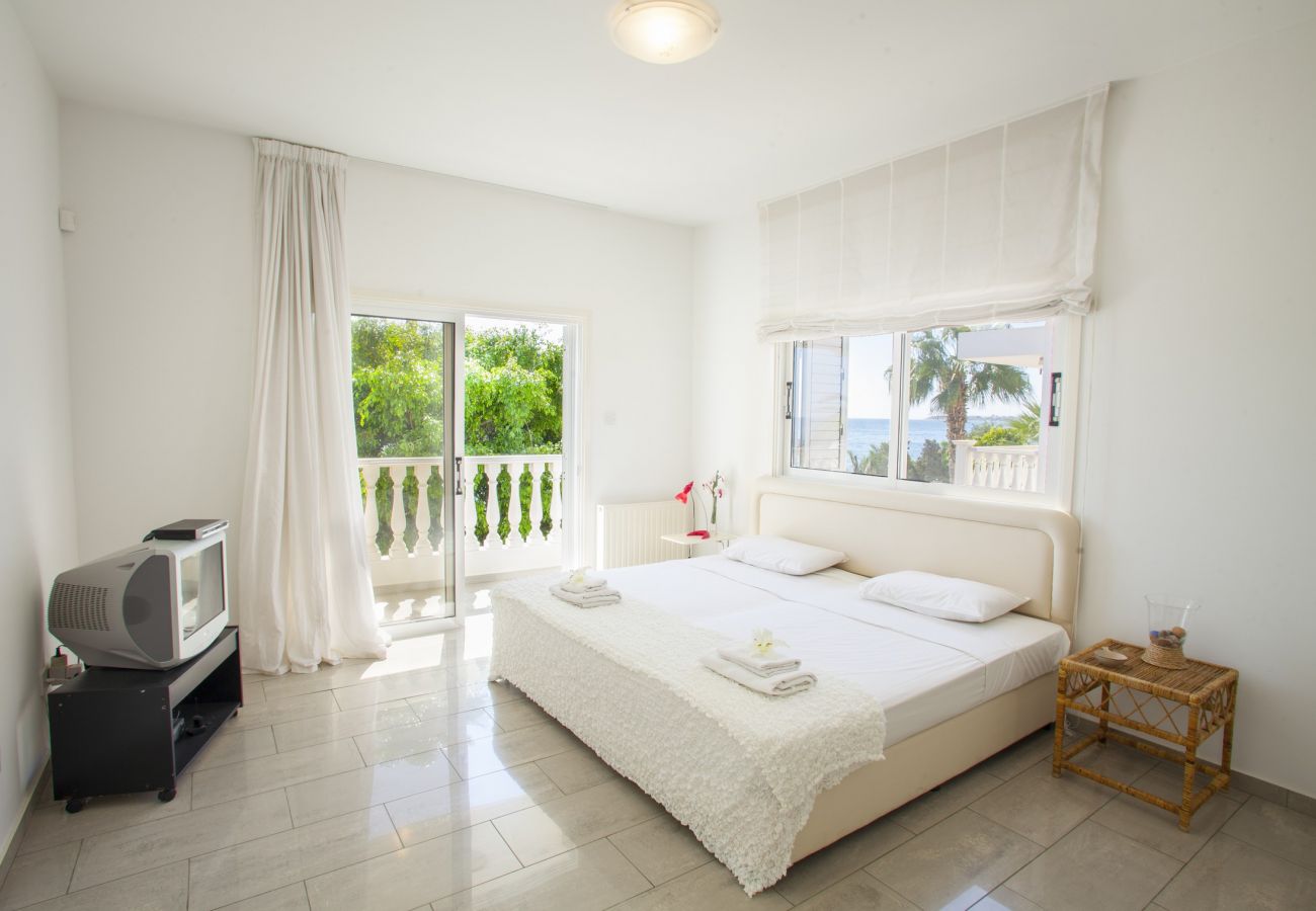 Villa in Larnaca - Meneou Sunset Beachfront Villa