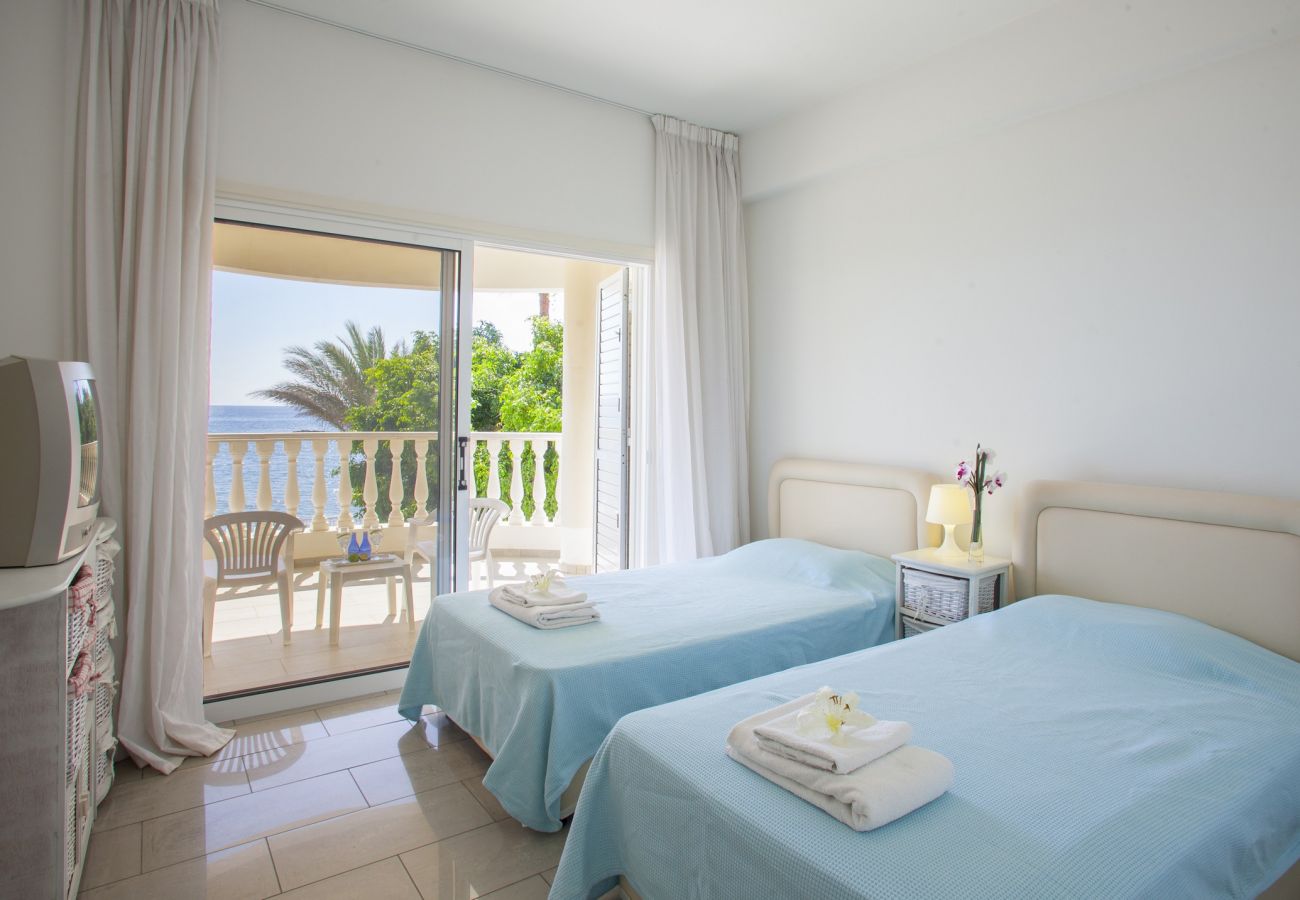Villa in Larnaca - Meneou Sunset Beachfront Villa
