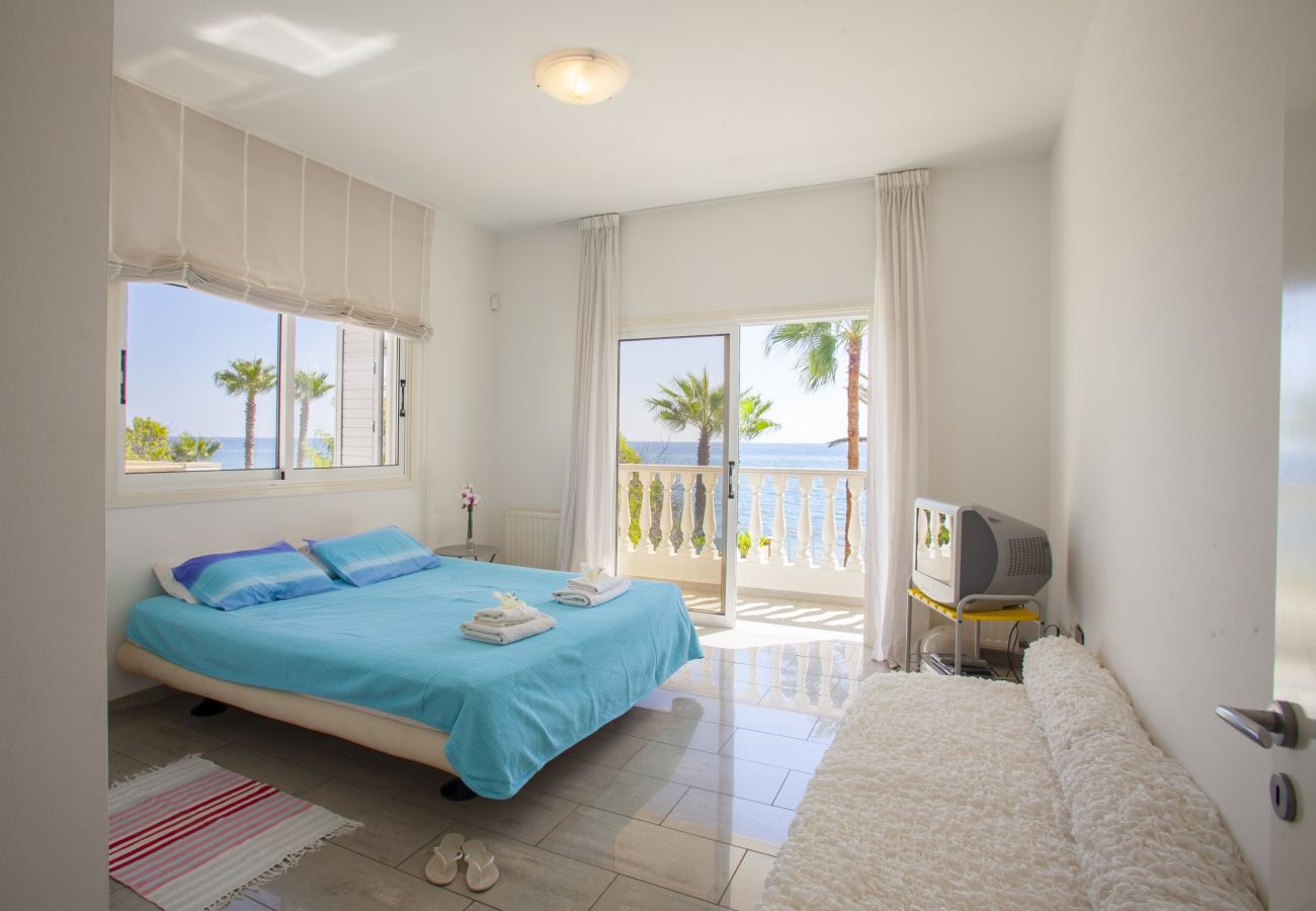 Villa in Larnaca - Meneou Sunset Beachfront Villa