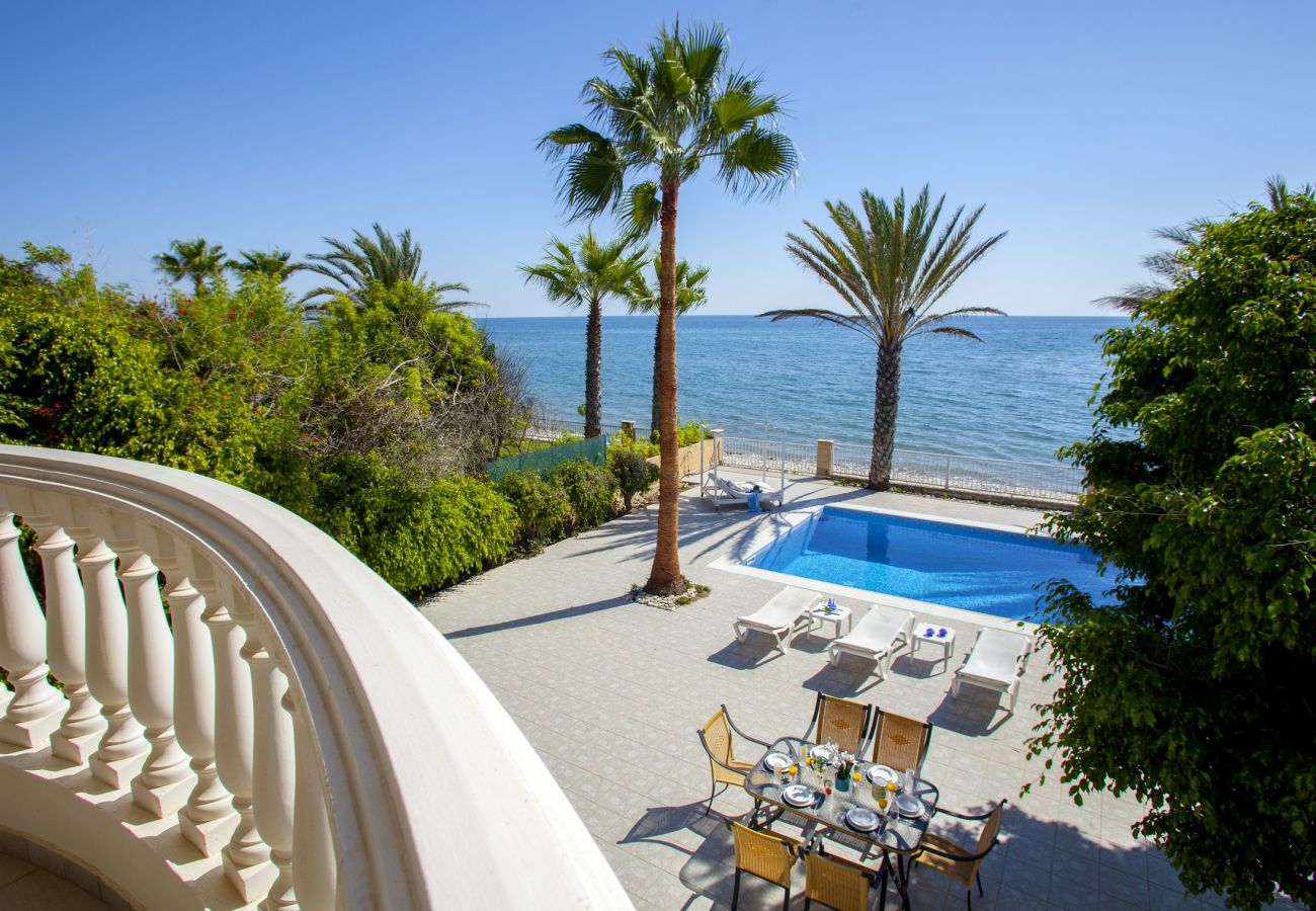 Villa in Larnaca - Meneou Sunset Beachfront Villa