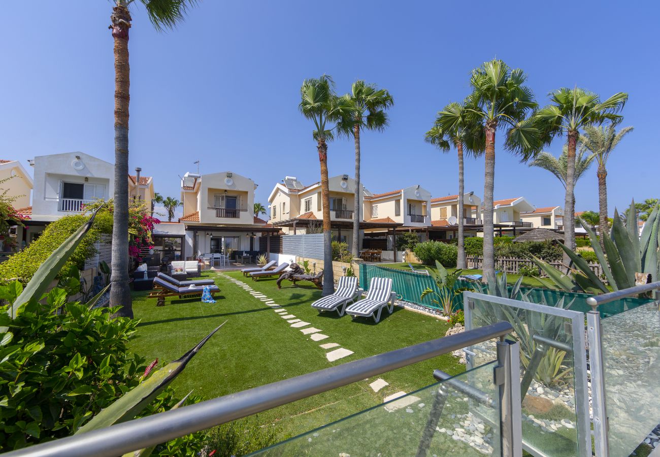 Villa in Larnaca - Beachfront Villa Meneou 3