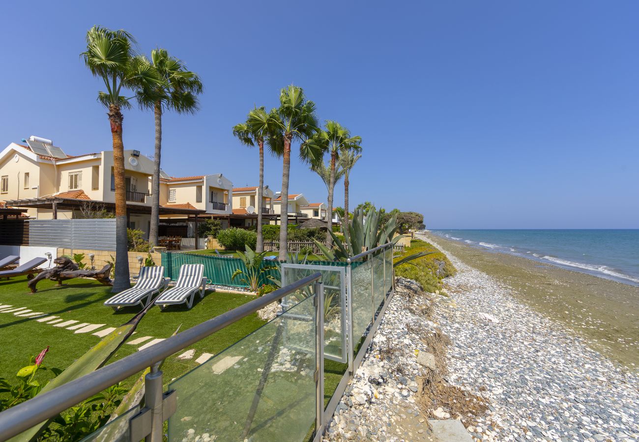 Villa in Larnaca - Beachfront Villa Meneou 3