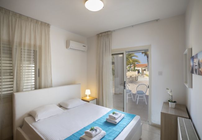 Villa in Larnaca - Beachfront Villa Meneou 5 Villa in Larnaca - Beachfront Villa Meneou 5