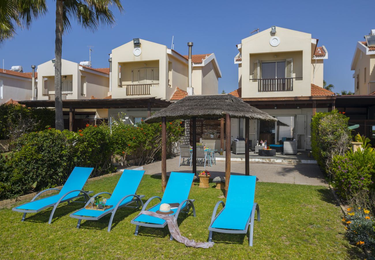 Villa in Larnaca - Beachfront Villa Meneou 5