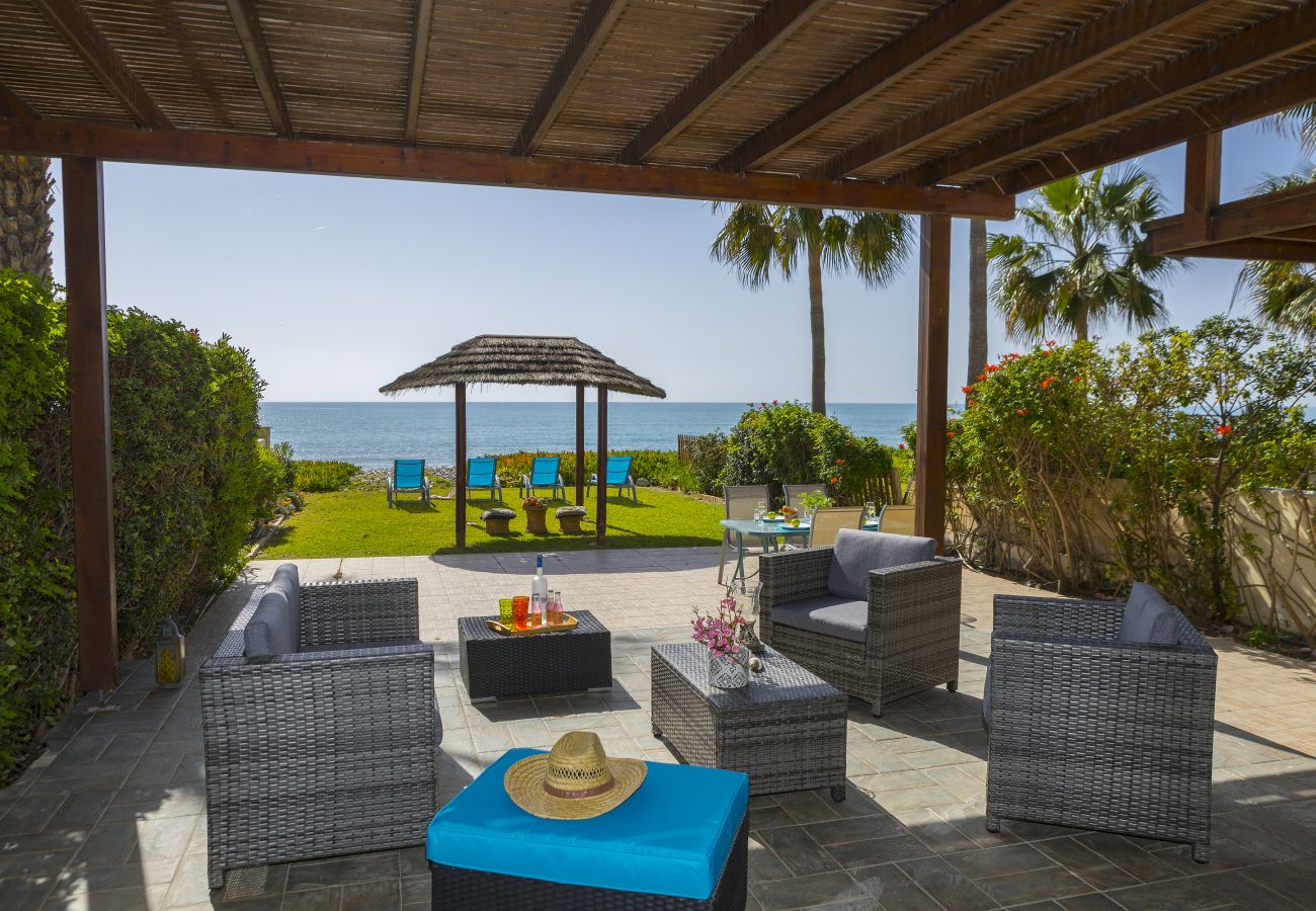 Villa in Larnaca - Beachfront Villa Meneou 5