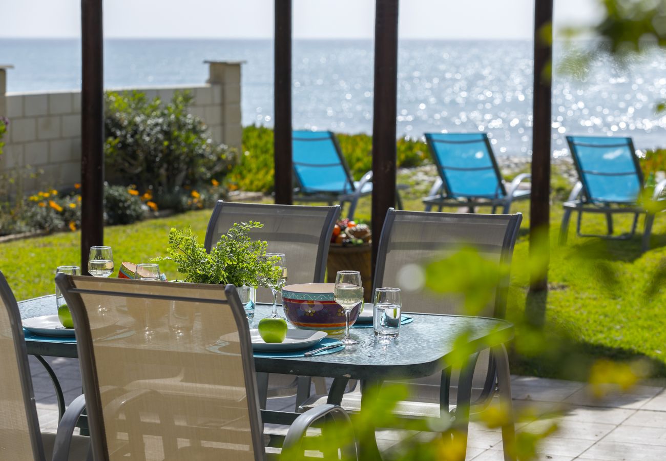 Villa in Larnaca - Beachfront Villa Meneou 5