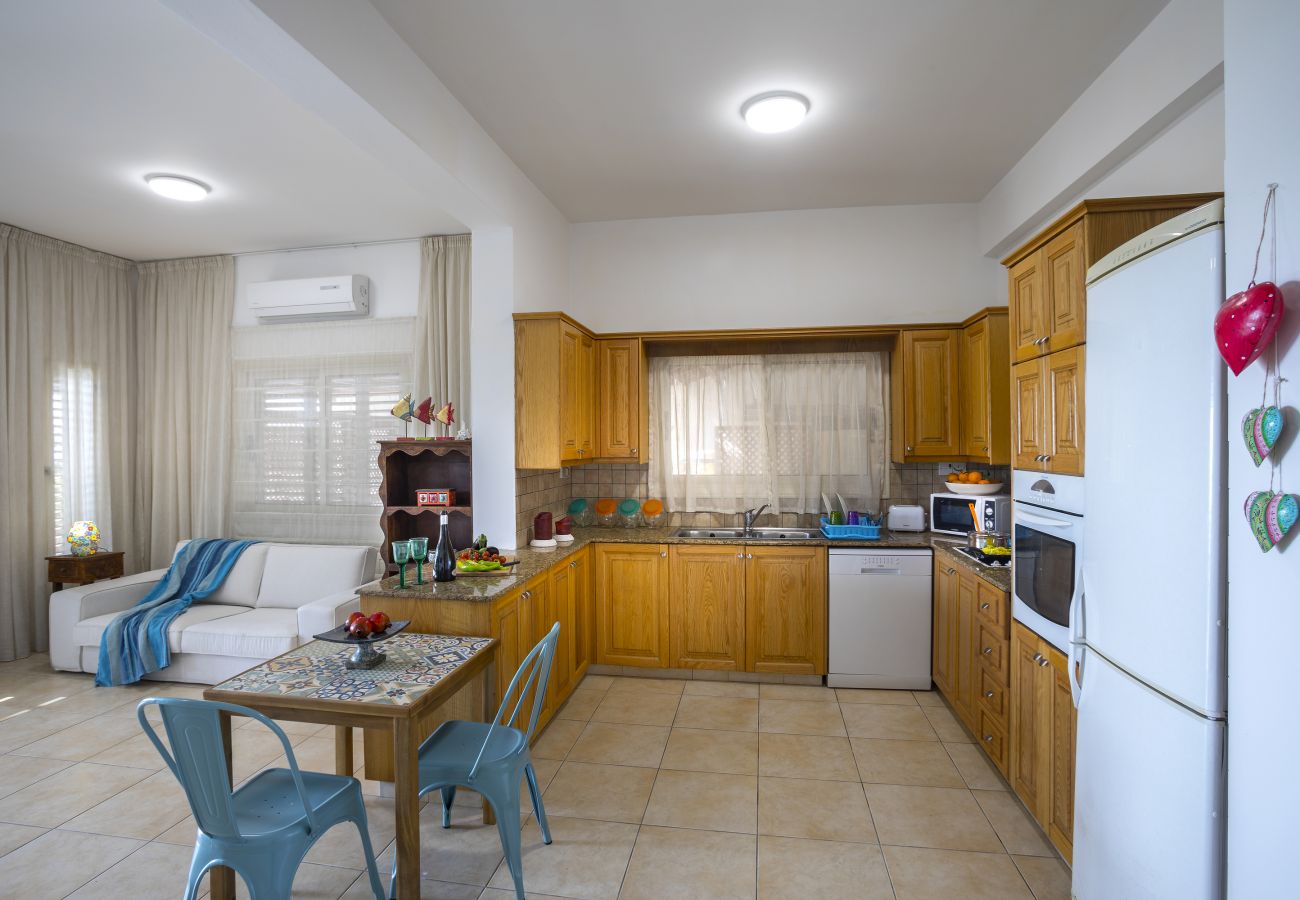 Villa in Larnaca - Beachfront Villa Meneou 5