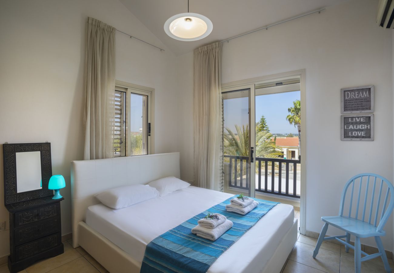 Villa in Larnaca - Beachfront Villa Meneou 5