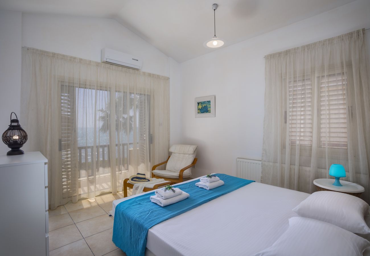 Villa in Larnaca - Beachfront Villa Meneou 5