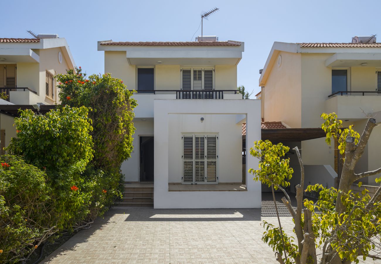 Villa in Larnaca - Beachfront Villa Meneou 5