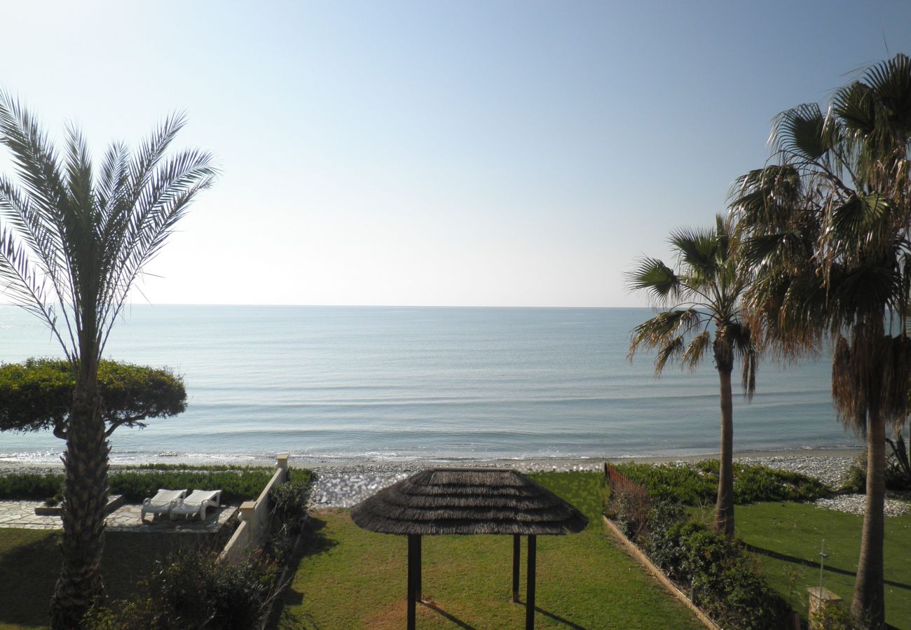 Villa in Larnaca - Beachfront Villa Meneou 5