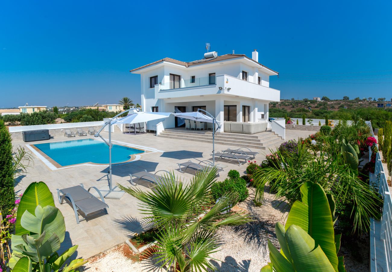 Villa in Ayia Napa - Villa Andreana With Hot Tub and Sauna