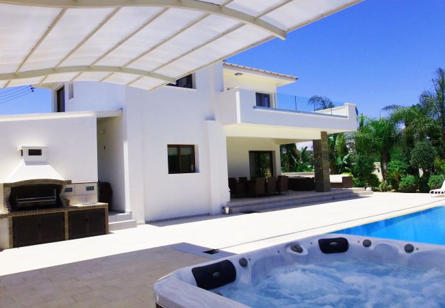 Villa/Dettached house in Ayia Napa - Villa Demetra With Hot Tub and Sauna