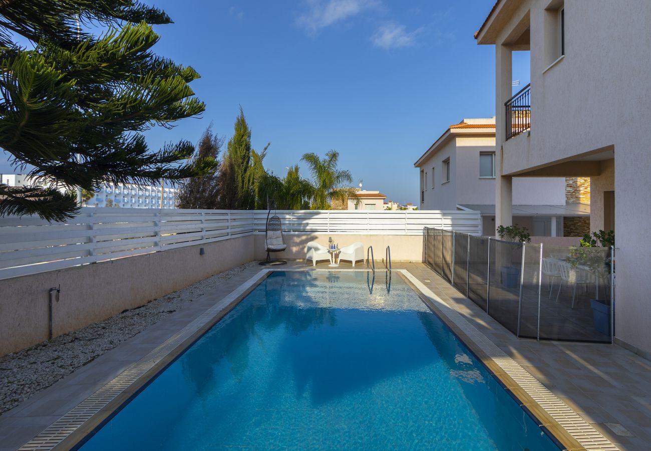 Villa in Protaras - Protaras Villa Michelle 2 With a Pool Fence