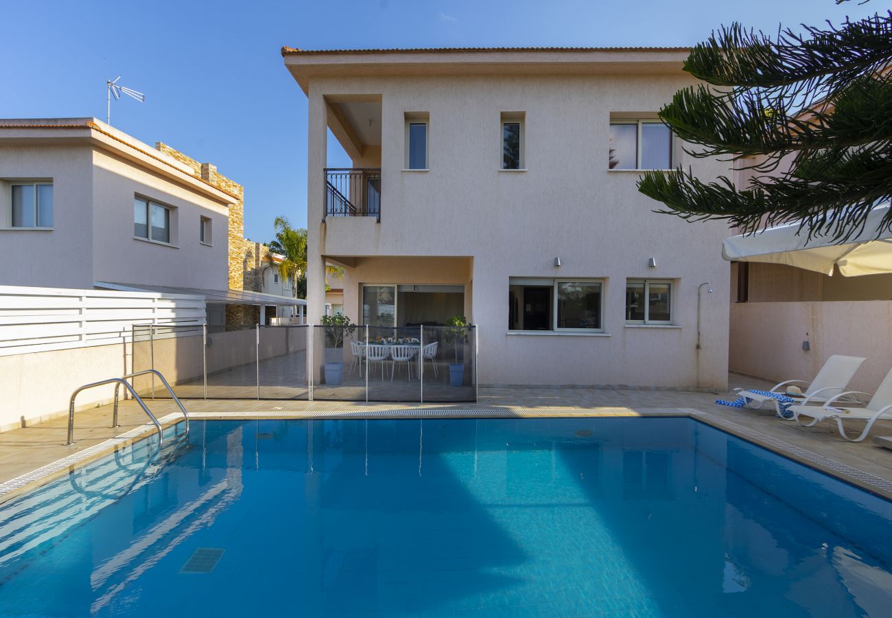 Villa in Protaras - Protaras Villa Michelle 2 With a Pool Fence