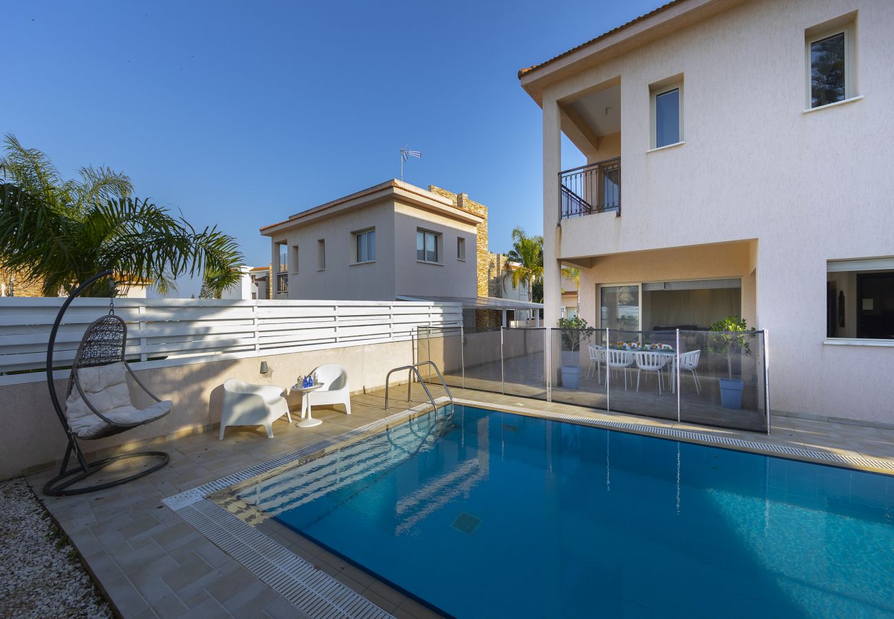 Villa in Protaras - Protaras Villa Michelle 2 With a Pool Fence