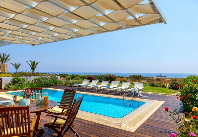 Villa/Dettached house in Protaras - Protaras Seafront Villa Alia