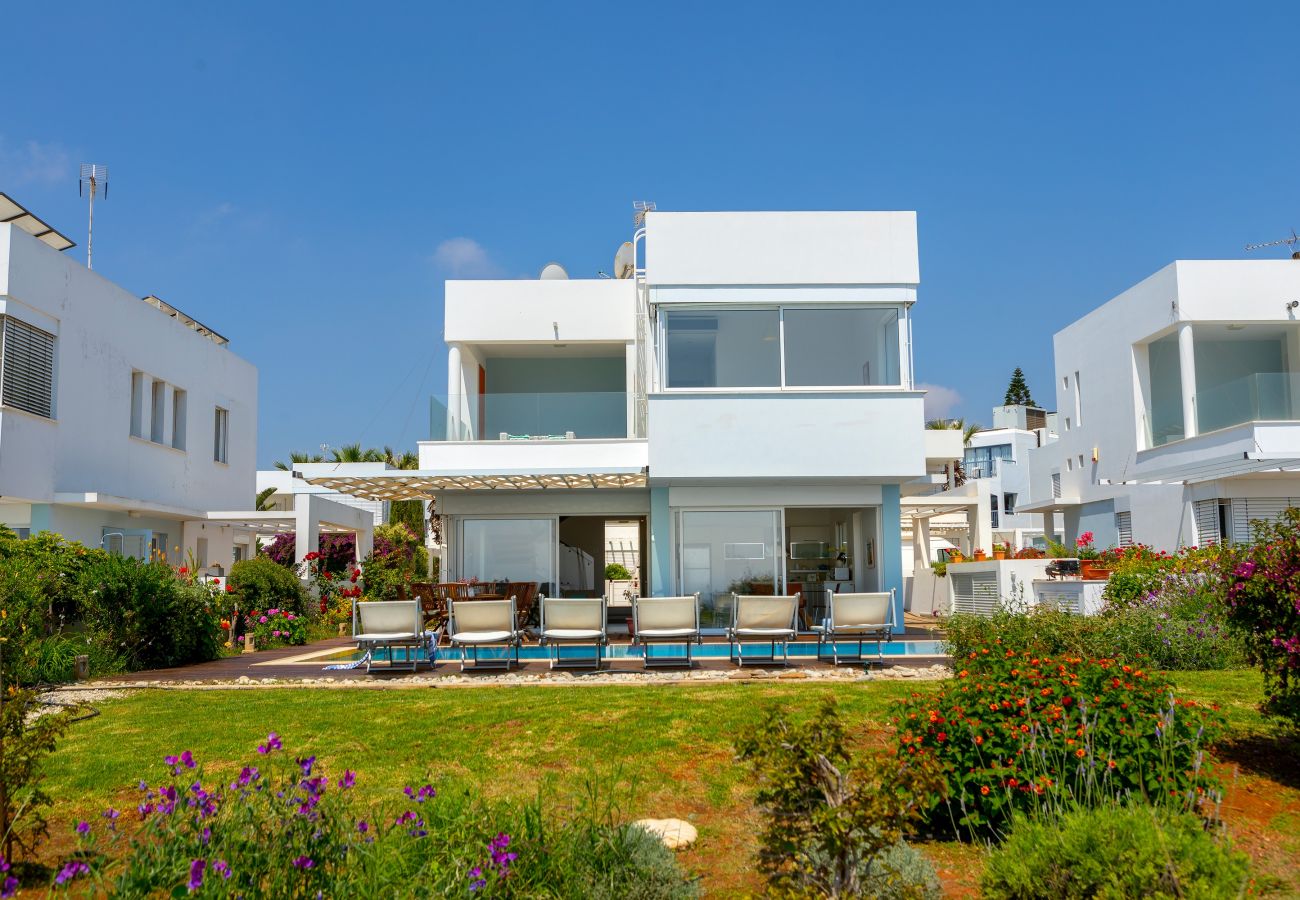 Villa in Protaras - Protaras Seafront Villa Alia