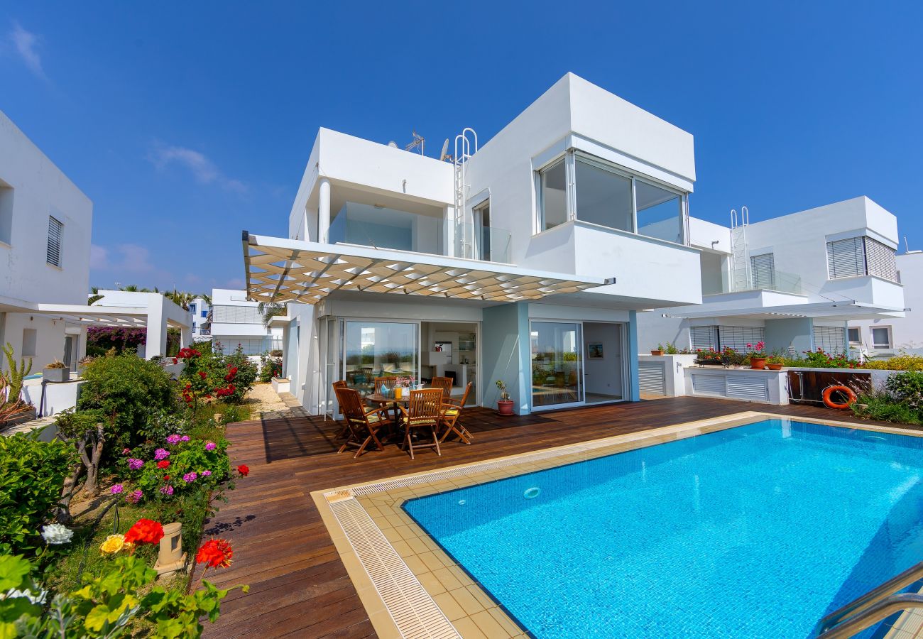 Villa in Protaras - Protaras Seafront Villa Alia