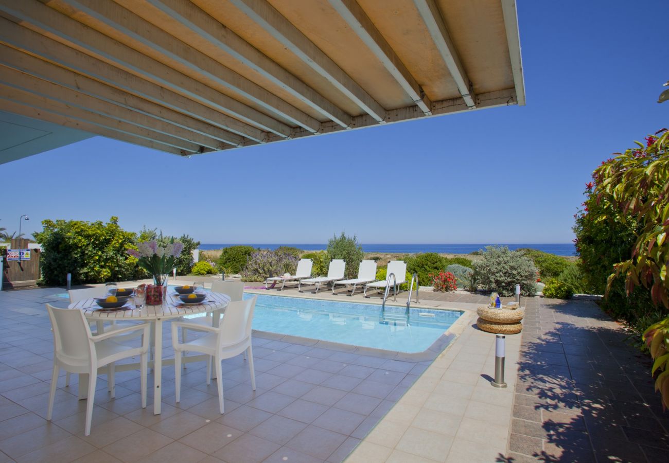 Villa in Protaras - Villa Melissa Selana Front Line Sea View