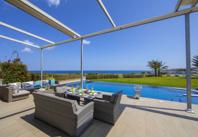 Villa in Protaras - Protaras Fig Tree Bay Seafront Villa Infinite Aretousa