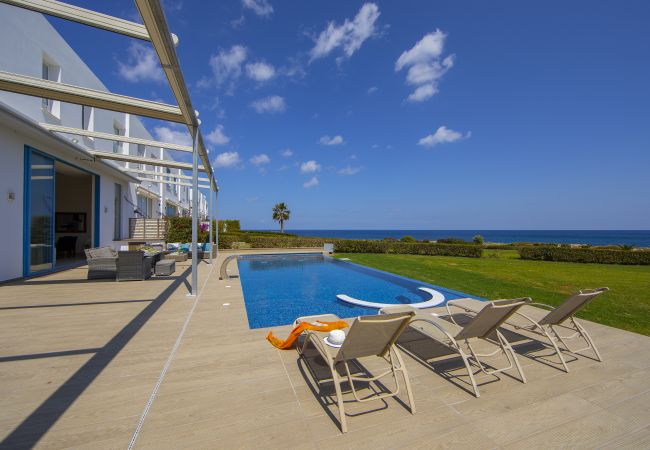 Villa in Protaras - Protaras Fig Tree Bay Seafront Villa Infinite Aretousa