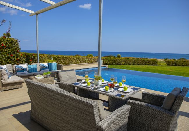 Villa in Protaras - Protaras Fig Tree Bay Seafront Villa Infinite Aretousa